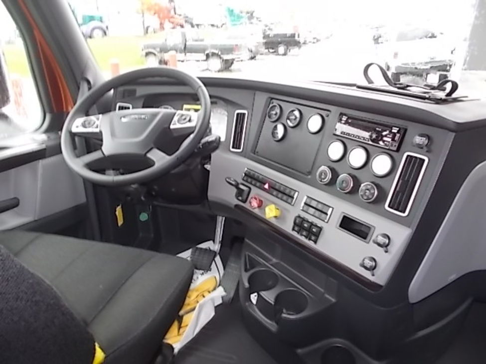 2018 Freightliner Cascadia CA126 StockNum: JU3706 ... 2018 Freightliner Cascadia CA126 StockNum: JU3706 ...