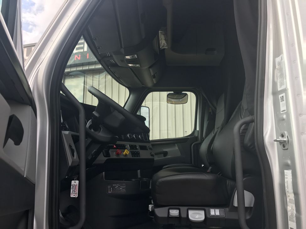 2018 Freightliner Cascadia CA126 StockNum: JT8444 : Nebraska,Kansas,Iowa