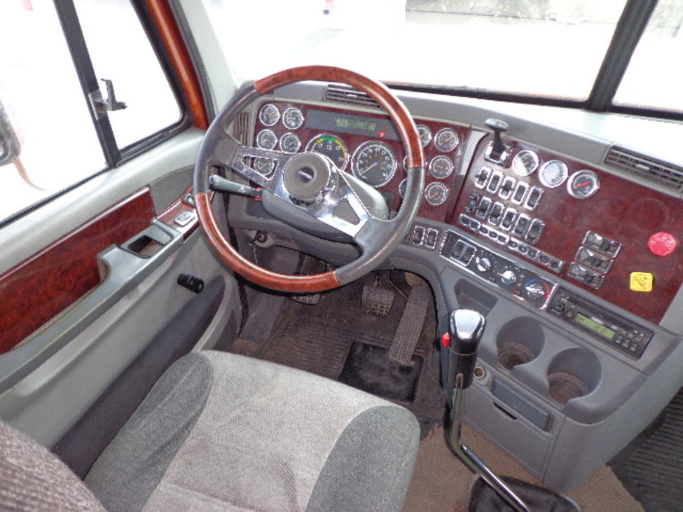 2006 Freightliner Coronado CC132 StockNum: EXC074 : Nebraska,Kansas,Iowa